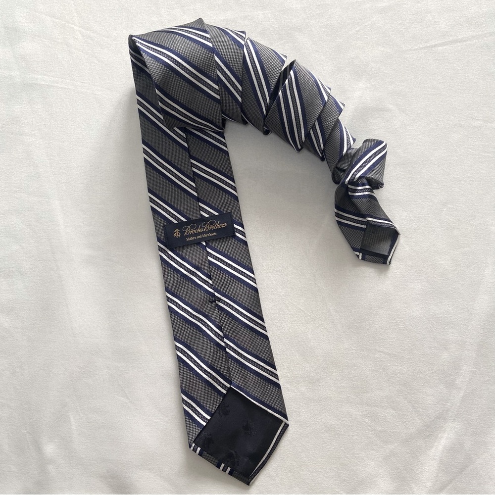 🔔 Brooks brothers tie navy blue white stripe with grey